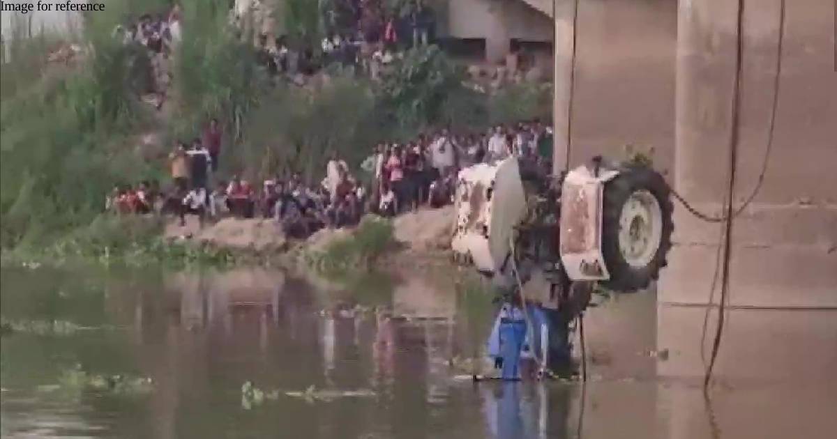 One dies after tractor-trolley falls in Garra river in UP's Hardoi